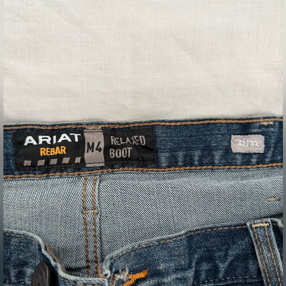 Ariat Men's Relaxed Fit Jeans in Classic Blue